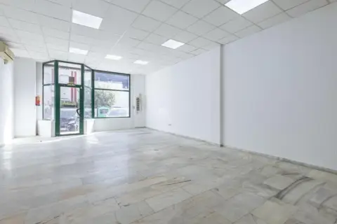 Nave industrial en calle de Juncaril