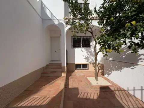 Casa adosada en calle de España