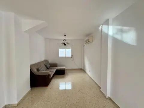 Casa adosada en calle de España