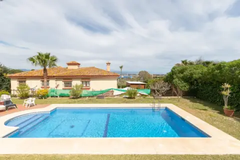 Chalet en Cortijo de Maza-Finca Monsálvez-El Oliva