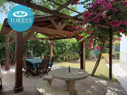 Casa pareada en calle Dorian Gray