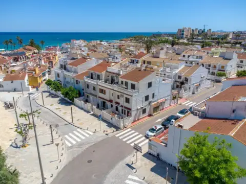 Casa adosada en calle Urbanización Mil P Bavarias