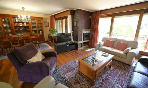 Casa adosada en Artatza-Pinueta-Pinosolo