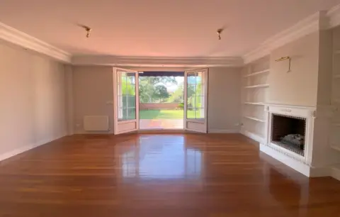 Casa adosada en calle de Larrauri