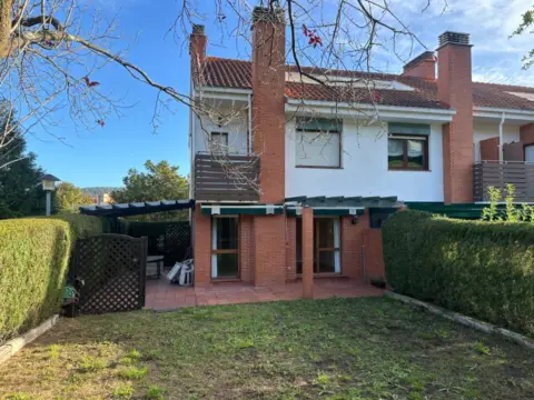Casa adosada en calle de Iturriondo