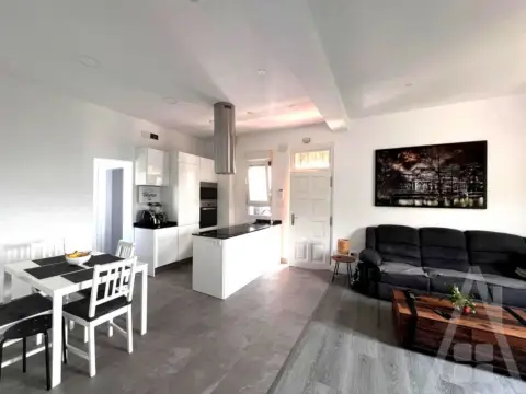 Piso en calle de Lezama Legizamon