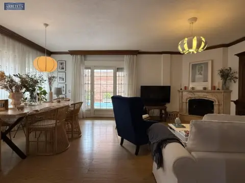 Casa pareada en calle de Cándido Laso Escudero