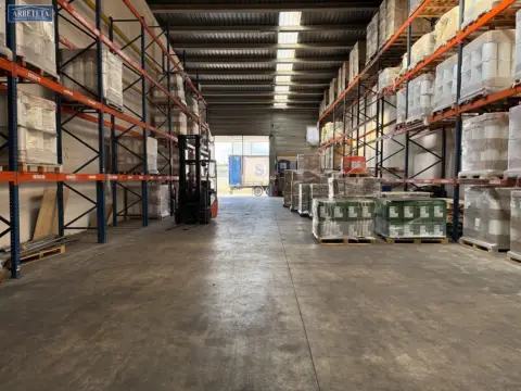 Nave industrial en calle de Francisco de Medina Mendoza