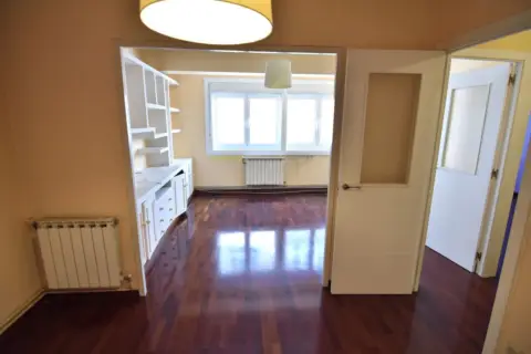 Piso en Avenida de Peruleiro