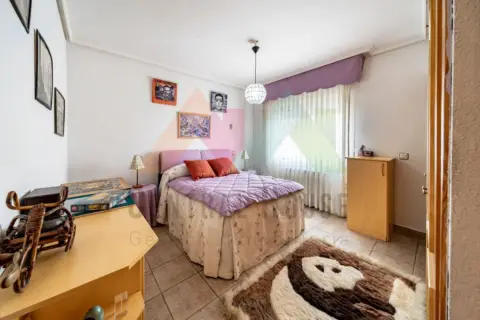 Casa pareada en calle de la Herradura