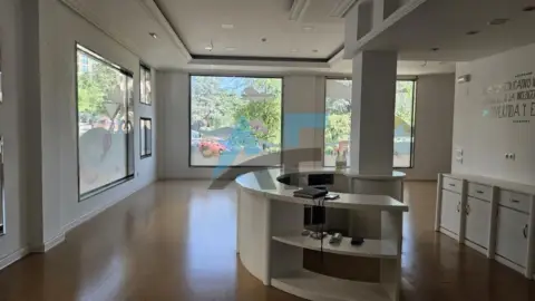 Local comercial en calle de Alexandre Bóveda