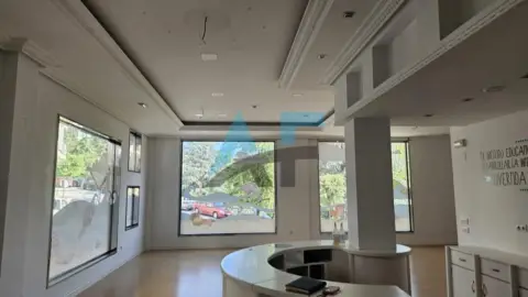 Local comercial en calle de Alexandre Bóveda