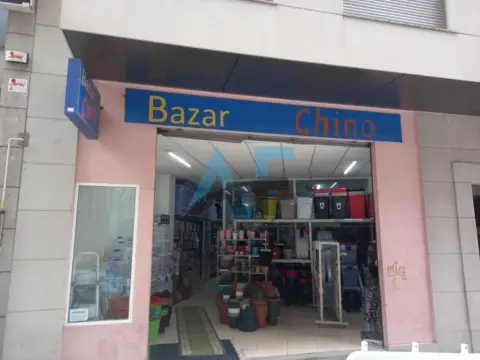 Local comercial en calle de Valle-Inclán