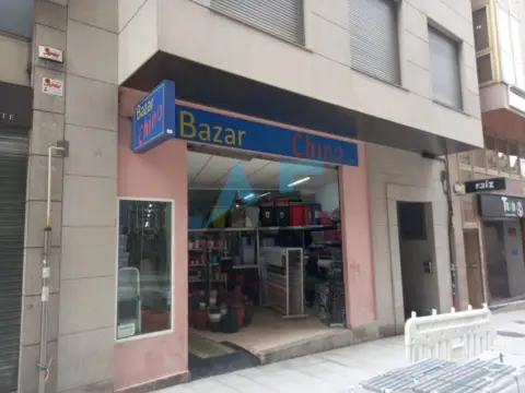 Local comercial en calle de Valle-Inclán