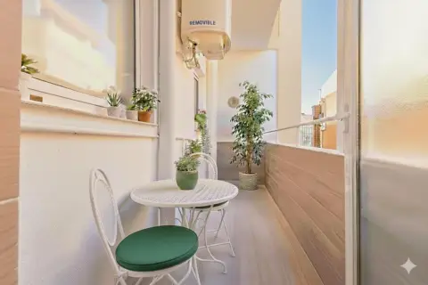 Piso en Avinguda del Regne de València, 81
