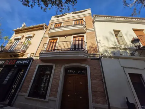 Casa adosada en Plaza de la Constitución