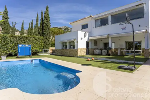 Chalet en Pinares de San Anton, Parte Baja, Villa