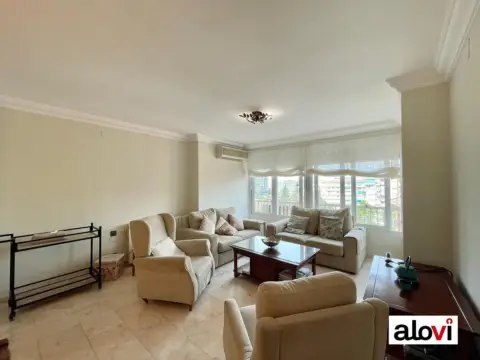 Piso en calle de los Alminares del Genil