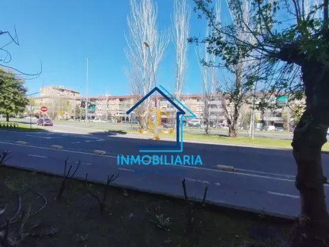 Local comercial en Carlos Iii