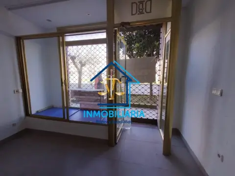 Local comercial en Carlos Iii
