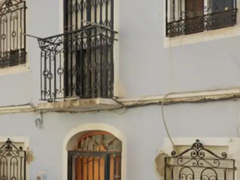 Casa adossada a calle de José Benlliure