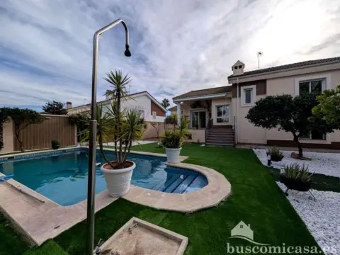 Chalet en calle Aries