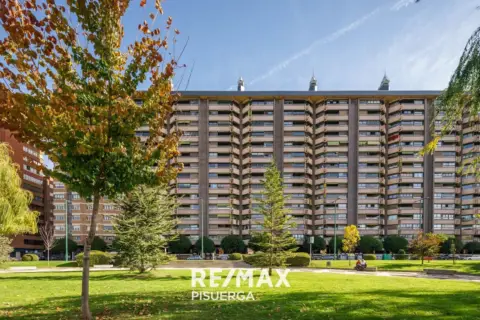 Piso en calle Ps Isabel La Catolica, nº 24