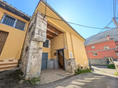 Casa adosada en calle Felechosa Arriba