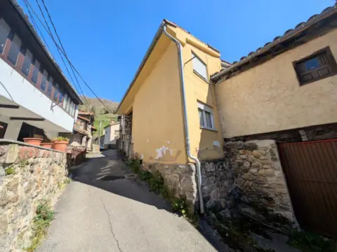 Casa adosada en calle Felechosa Arriba