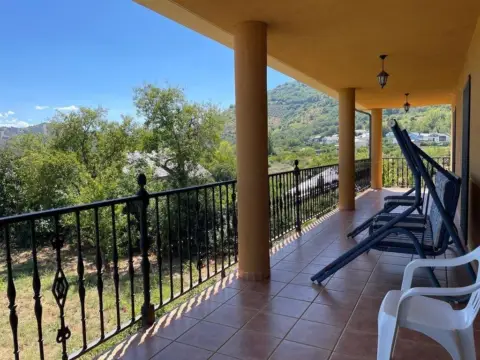 Chalet en Corullón