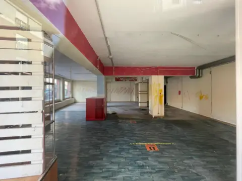 Local comercial en San Mamés- La Palomera