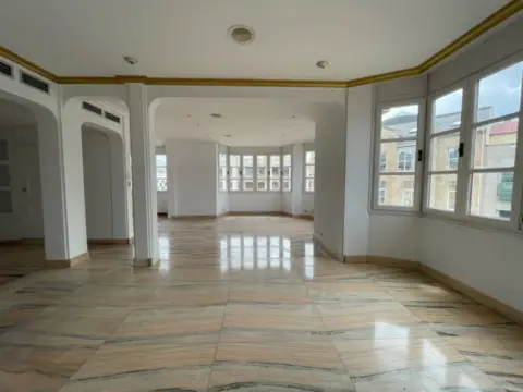 Piso en calle de la República Argentina