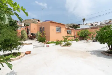 Chalet en calle de los Almendros, 4