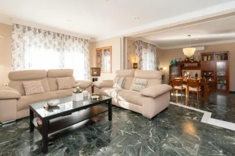 Chalet en calle Avenida Ángel Gijón Díaz