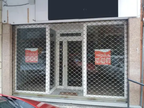 Local comercial en calle del Escultor Marinas, 9