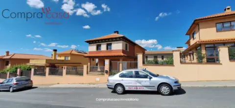 Chalet en Torrecaballeros
