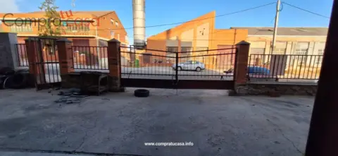Almacén en calle de la Atalaya, 19