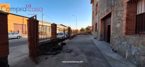 Almacén en calle de la Atalaya, 19