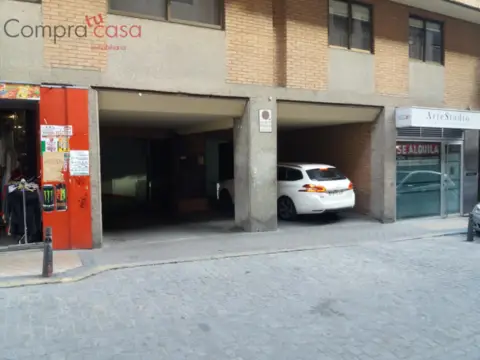 Garaje en calle del Roble, 11