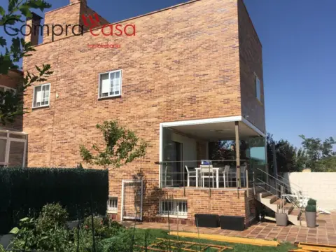 Casa pareada en calle Mistral