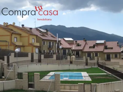 Casa pareada en Revenga