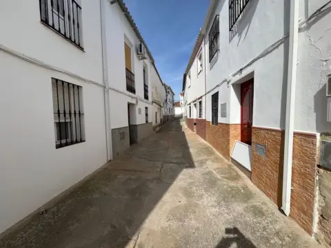 Casa pareada en calle de Mieras