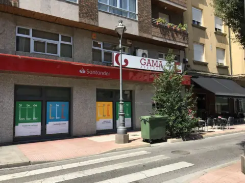 Office in calle de la República Argentina, 1