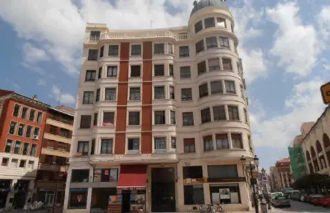 Office in Plaza de Vega, 36
