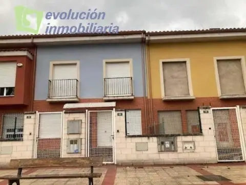 Casa adosada en Avenida de Mencía de Velasco, 40