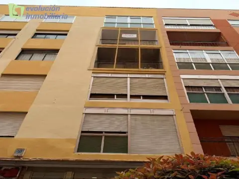 Piso en calle de Santander, 3