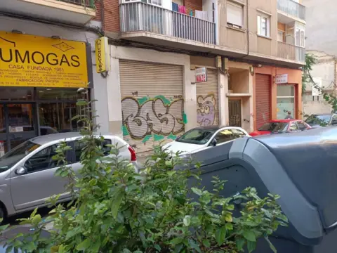 Local comercial en calle Italia