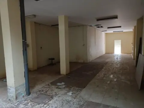 Local comercial en calle Italia