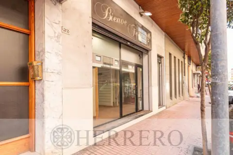 Local comercial en Carrer de la Ciutat de Laval, 32