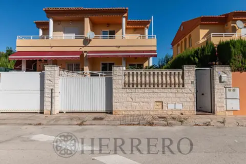 Casa pareada en Plaza de Portugal, 4